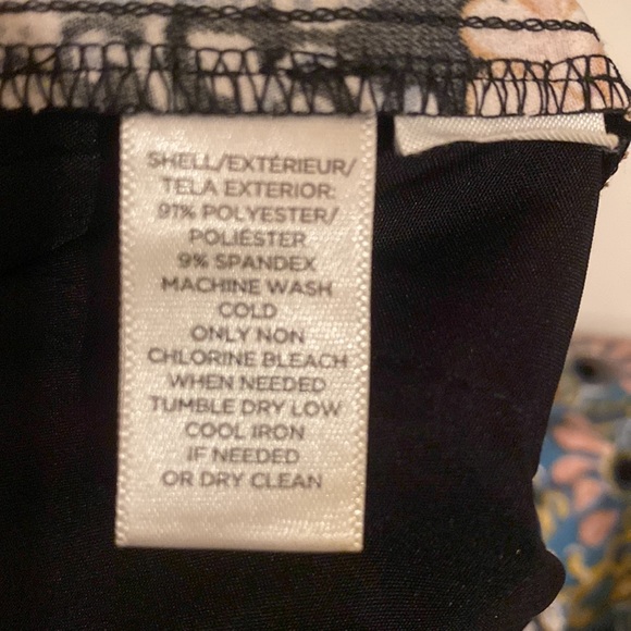 Beautiful Floral Skirt with Pockets - Picture 5 of 5